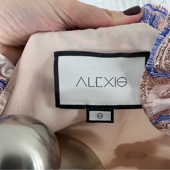 Alexis Marceau Wrap Top Floral Metallic Small - Picture 11 of 11